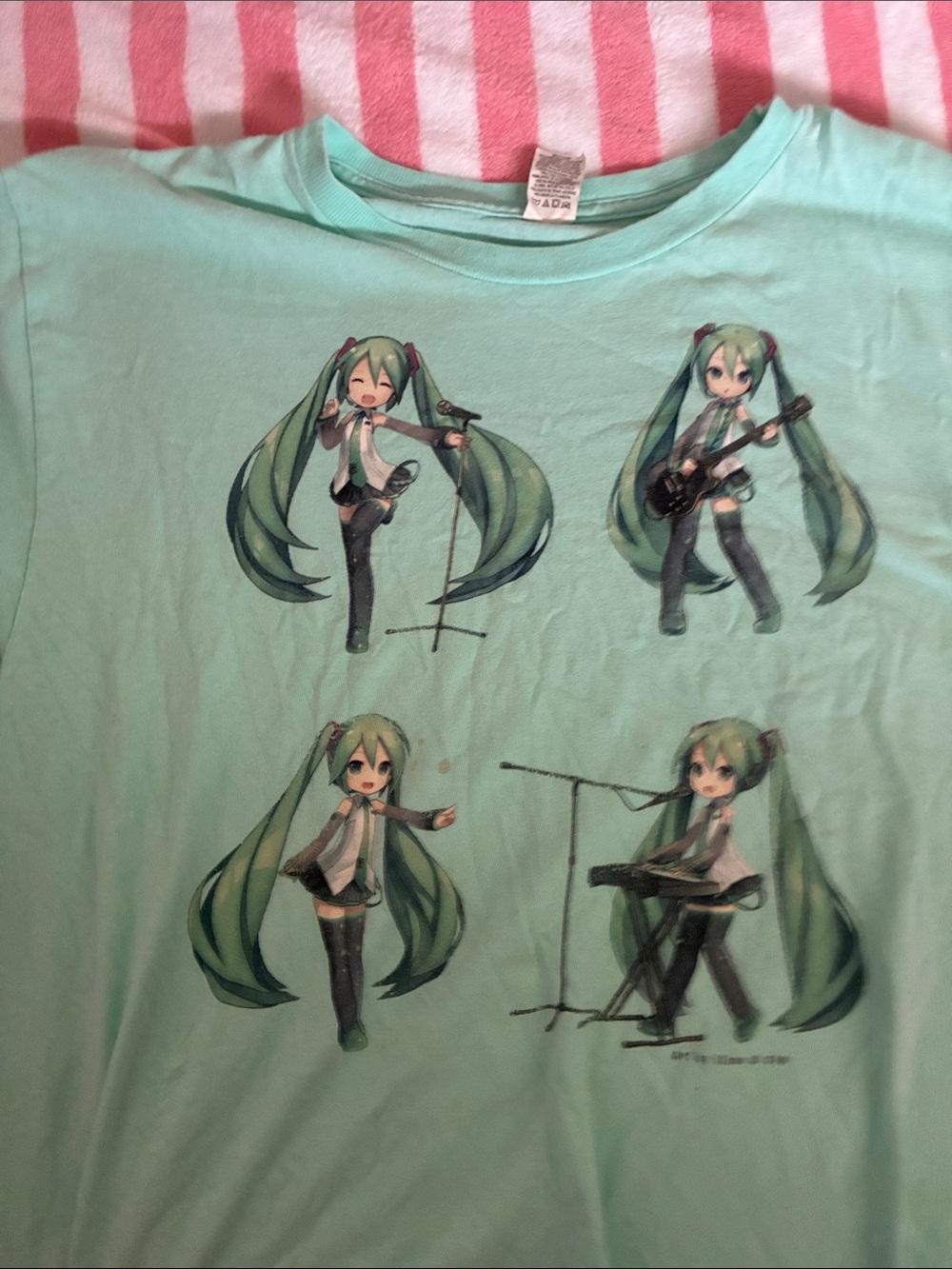 Hatsune miku tee shirt teal/cyan scene